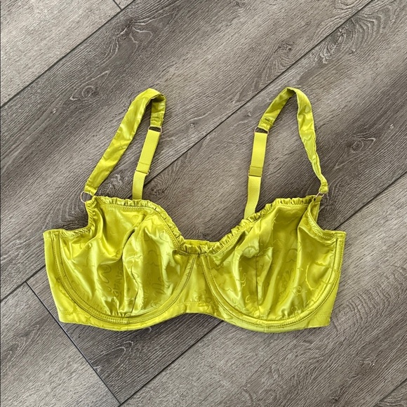 Savage X Fenty Rihanna NWT Heavenly Satin unlined balconette bra lime green 38H - Picture 3 of 4